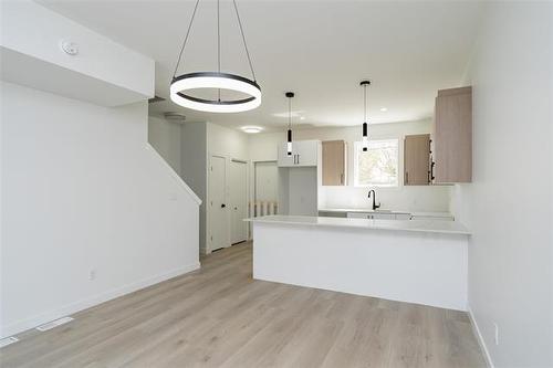 7 Juba St, Winnipeg, MB 