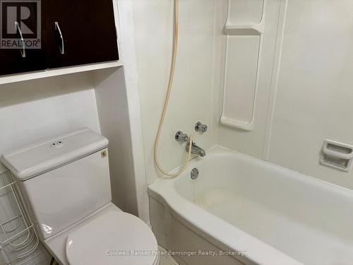 4pc bathroom - 121 Hinks Street, Brockton, ON - Indoor Photo Showing Bathroom