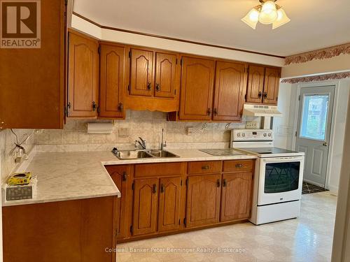 Kitchen - 121 Hinks Street, Brockton, ON - Indoor Photo Showing Kitchen With Double Sink
