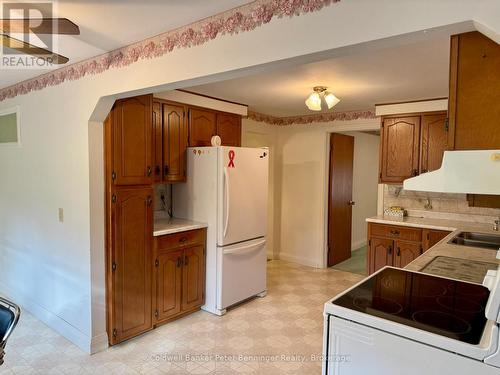 Kitchen - 121 Hinks Street, Brockton, ON - Indoor Photo Showing Kitchen With Double Sink
