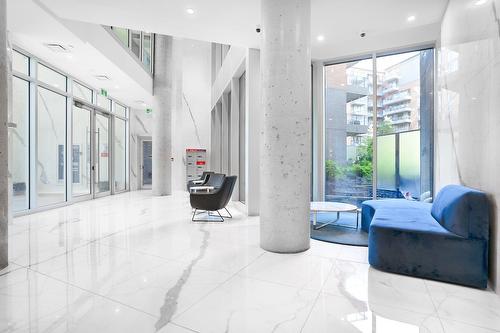 Exterior entrance - 702-360 Rue Atateken, Montréal (Ville-Marie), QC - Indoor Photo Showing Other Room