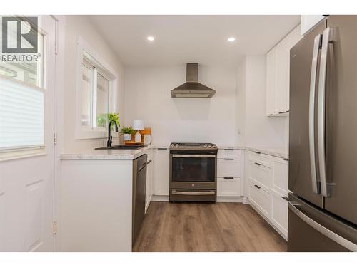 3725 Dogwood Drive, Trail, BC - Indoor Photo Showing Kitchen With Upgraded Kitchen