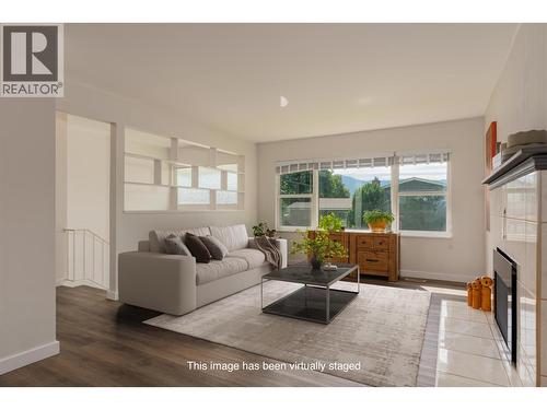 3725 Dogwood Drive, Trail, BC - Indoor Photo Showing Living Room