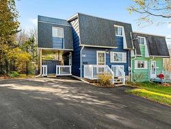 64 Spar Crescent  Dartmouth, NS B2W 4A2