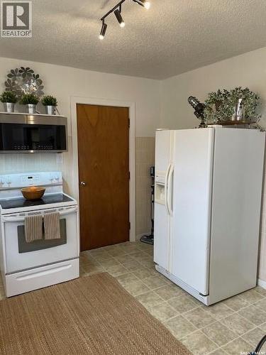 410 1St Street, Kipling, SK - Indoor Photo Showing Kitchen