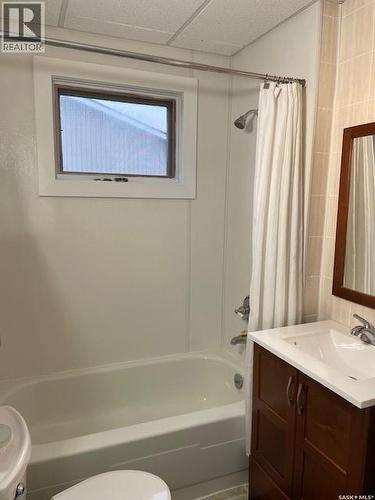 410 1St Street, Kipling, SK - Indoor Photo Showing Bathroom