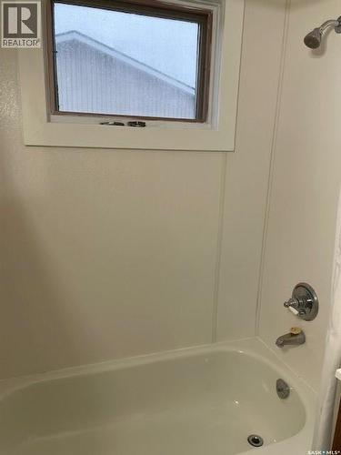 410 1St Street, Kipling, SK - Indoor Photo Showing Bathroom