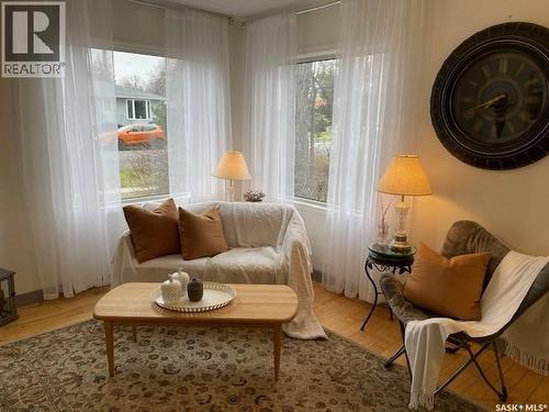410 1St Street, Kipling, SK - Indoor Photo Showing Living Room