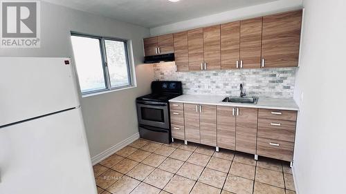 Unit A - 82 Sanford Street, Barrie, ON - Indoor Photo Showing Kitchen