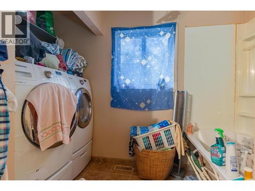 1976 Watson Lane, Fruitvale, BC - Indoor Photo Showing Laundry Room