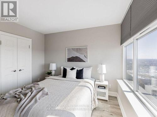 Uph7 - 880 Dundas Street W, Mississauga, ON - Indoor Photo Showing Bedroom