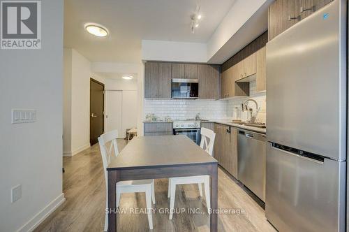 1001 - 15 Wellington Street S, Kitchener, ON - Indoor Photo Showing Kitchen With Upgraded Kitchen