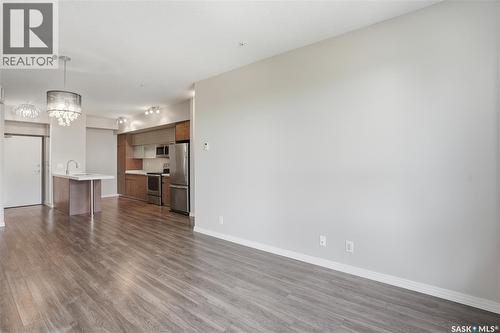 221 235 Evergreen Square, Saskatoon, SK - Indoor