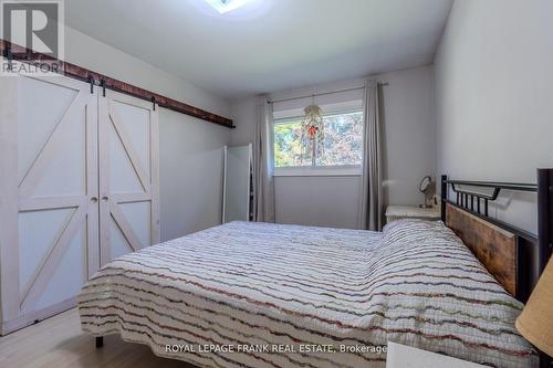 32 Melbourne Street E, Kawartha Lakes (Lindsay), ON - Indoor Photo Showing Bedroom