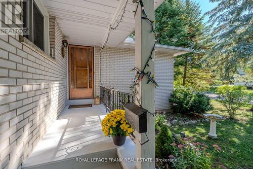 32 Melbourne Street E, Kawartha Lakes (Lindsay), ON - Outdoor With Exterior