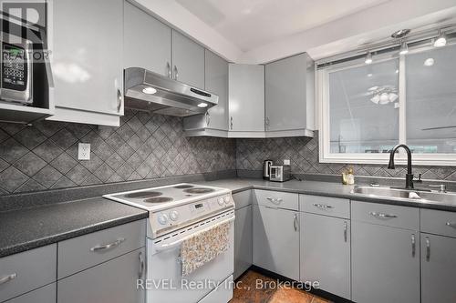 17 Partition Street, Niagara-On-The-Lake (Queenston), ON - Indoor Photo Showing Kitchen With Double Sink