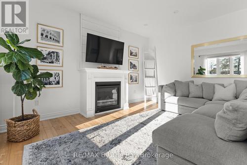 77 Lockerbie Crescent, Collingwood, ON - Indoor Photo Showing Living Room With Fireplace