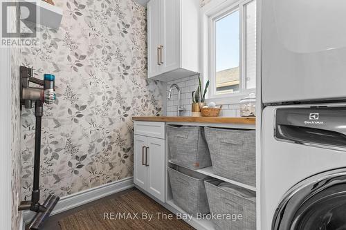 77 Lockerbie Crescent, Collingwood, ON - Indoor Photo Showing Laundry Room