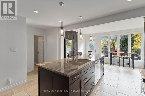 1054 Wembley Road, London North (North M), ON - Indoor Photo Showing Kitchen With Double Sink