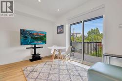 Living/ding with access to the covered patio - 