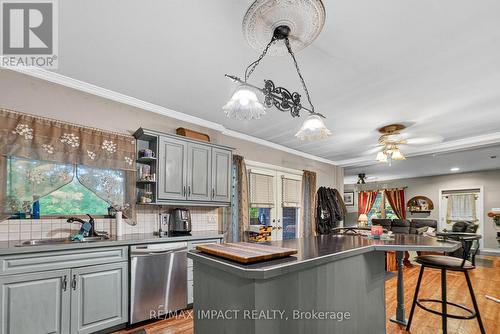 272 Raglan Road W, Oshawa, ON - Indoor Photo Showing Kitchen With Double Sink