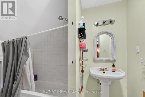 272 Raglan Road W, Oshawa, ON - Indoor Photo Showing Bathroom