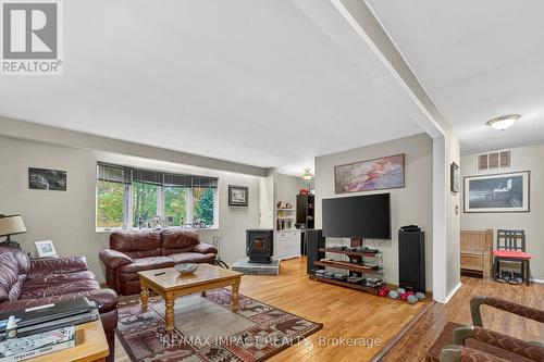 272 Raglan Road W, Oshawa, ON - Indoor Photo Showing Living Room