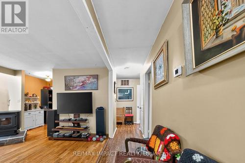 272 Raglan Road W, Oshawa, ON - Indoor With Fireplace