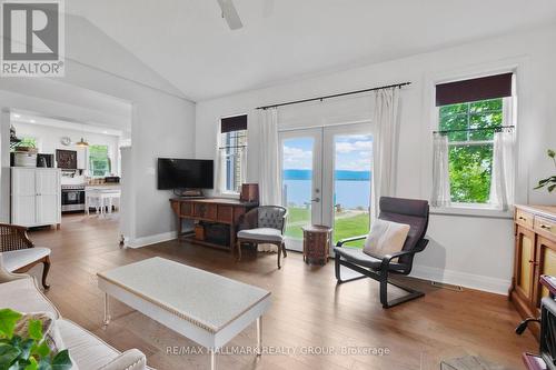 500 Bayview Drive, Ottawa, ON - Indoor Photo Showing Living Room