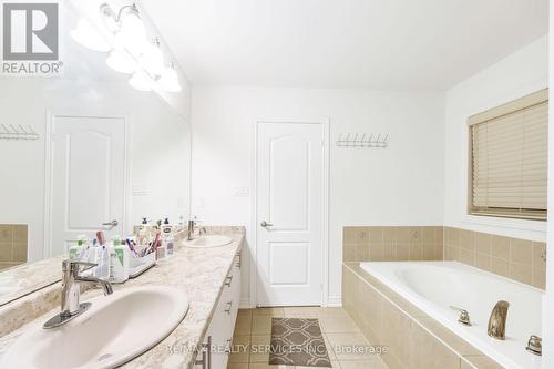 20 Cherry Taylor Avenue, Cambridge, ON - Indoor Photo Showing Bathroom