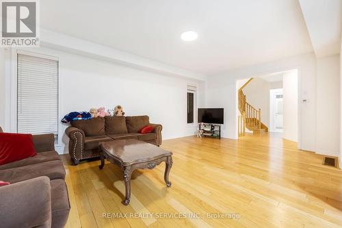 20 Cherry Taylor Avenue, Cambridge, ON - Indoor Photo Showing Living Room