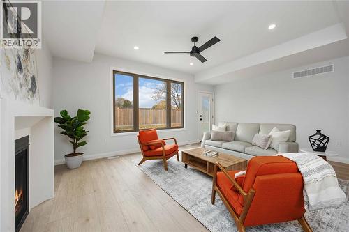 230 Nicholas Street, Sarnia, ON - Indoor Photo Showing Living Room