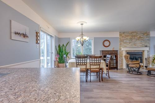 Vue d'ensemble - 400 Rue Du Clos-Des-Réas, Prévost, QC - Indoor Photo Showing Dining Room With Fireplace