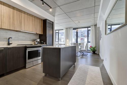 Cuisine - 406-1900 Rue Suzanne-Coallier, Montréal (Saint-Laurent), QC - Indoor Photo Showing Kitchen With Upgraded Kitchen