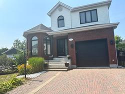 18 Place de Fontenay  Sainte-Julie, QC J3E 2G8