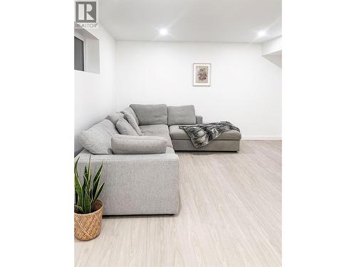 815 Fourth Street E, Revelstoke, BC - Indoor