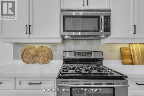 18 - 2295 Rochester Circle, Oakville, ON - Indoor Photo Showing Kitchen