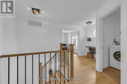 18 - 2295 Rochester Circle, Oakville, ON - Indoor