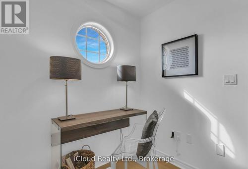 18 - 2295 Rochester Circle, Oakville, ON - Indoor Photo Showing Other Room