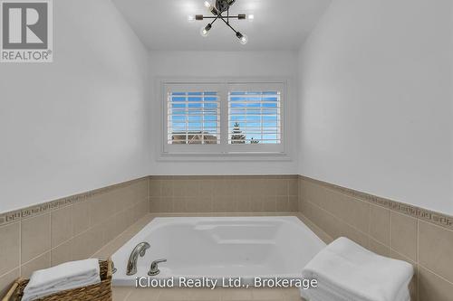 18 - 2295 Rochester Circle, Oakville, ON - Indoor Photo Showing Bathroom