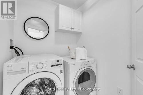 18 - 2295 Rochester Circle, Oakville, ON - Indoor Photo Showing Laundry Room