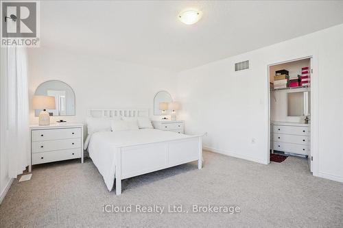 136 Dunrobin Lane, Grimsby, ON - Indoor Photo Showing Bedroom