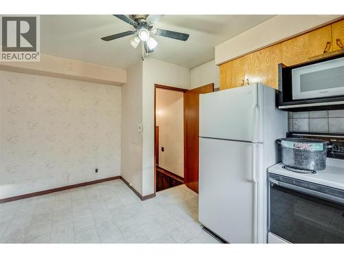 1535 Highway 3A Highway, Thrums, BC - Indoor Photo Showing Kitchen