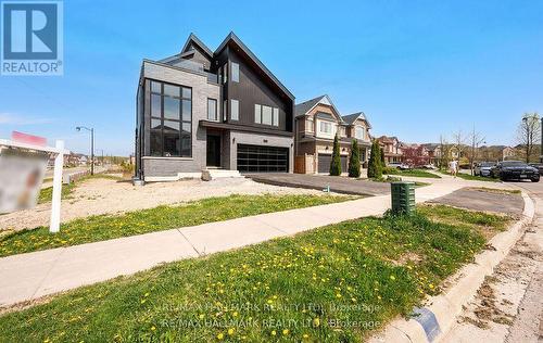 119 POINTON STREET  Aurora, ON L4G 0G6