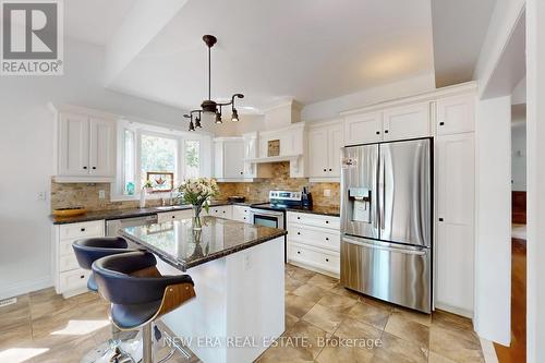 1031 Lake Drive N, Georgina, ON - Indoor Photo Showing Kitchen With Upgraded Kitchen