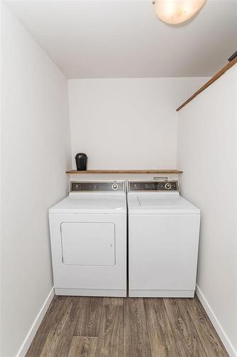 8 Mobile Street, Carman, MB - Indoor Photo Showing Laundry Room