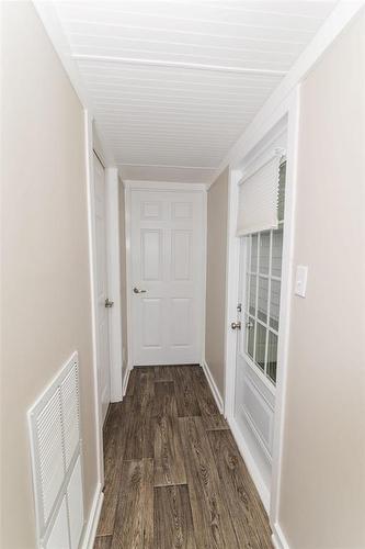8 Mobile Street, Carman, MB - Indoor Photo Showing Other Room
