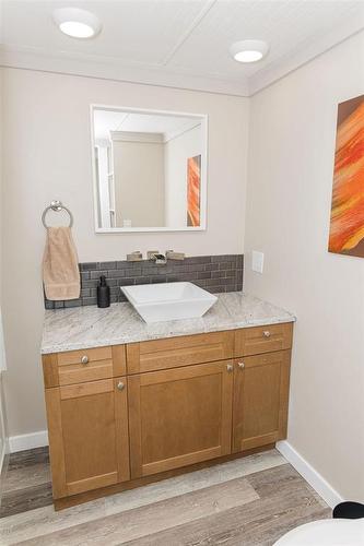 8 Mobile Street, Carman, MB - Indoor Photo Showing Bathroom