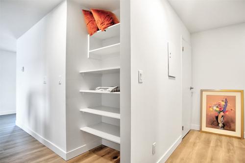 202-95 Winnipeg Street, Penticton, BC - Indoor Photo Showing Other Room