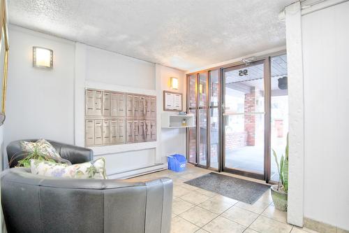 202-95 Winnipeg Street, Penticton, BC - Indoor Photo Showing Other Room